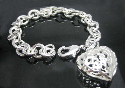GORGEOUS SILVER HOLLOW HEART BRACELET!!
