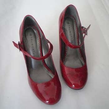 LOVELY RED HEELS!!