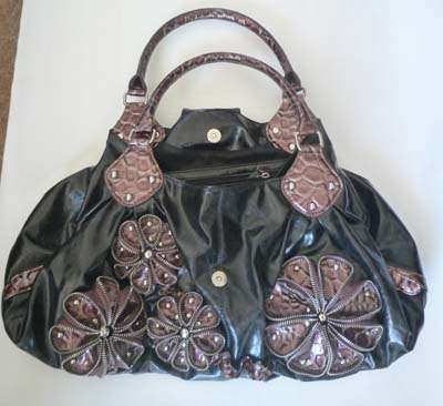 GORGEOUS BLACK AND BRONZE FLOWER DETAIL HANDBAG!