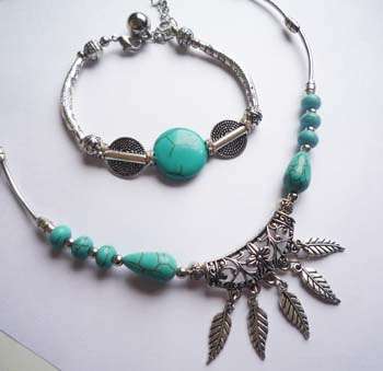PRETTY TURQUOISE NECKLACE AND BRACELET SET!!