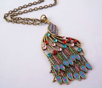 PRETTY COLOURFUL CRYSTAL RETRO PEACOCK NECKLACE!!