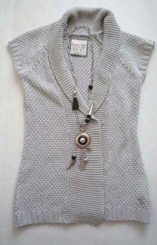 GORGEOUS GREY JERSEY TOP WITH BLACK AND SILVER CHARM NECKLACE!!