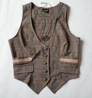 LOVELY WAISTCOAT WITH RETRO OCTOPUS NECKLACE!!