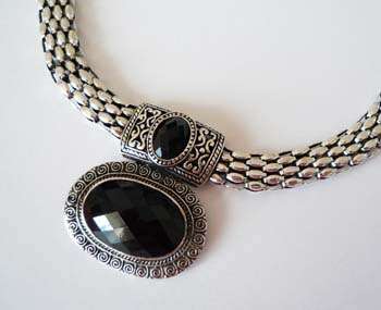 STUNNING ANTIQUE-LOOK BLACK STONE NECKLACE!!