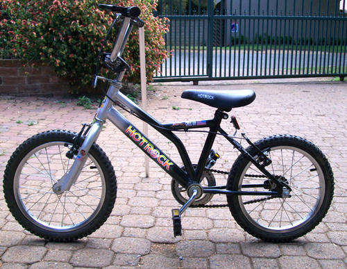 Boys HOT ROCK Bicycle EXCELLENT CONDITION