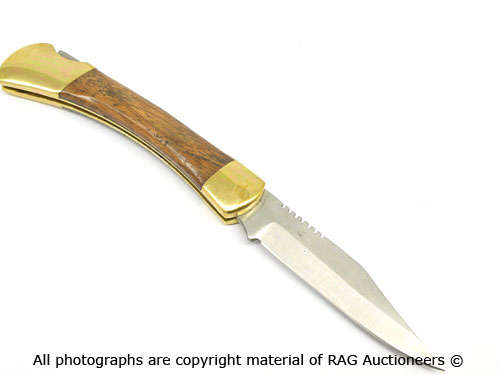 Lock Hunting Knife With Metal and Wooden Rounded Handle (18 cm)