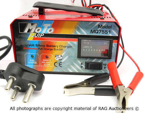 6 AMP 12 V Battery Charger (Storage Soiled)