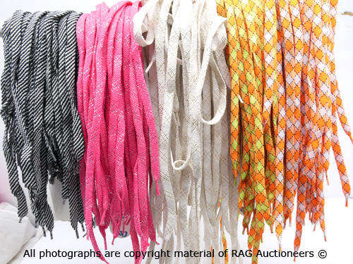 **R900 Worth** Mixed Shoelaces