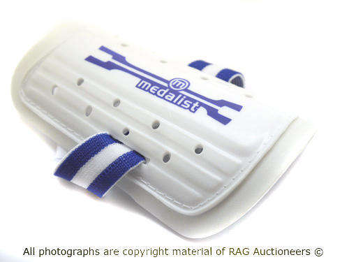 Medalist Defender Shin Guards (Small: Blue) [QTY 3]