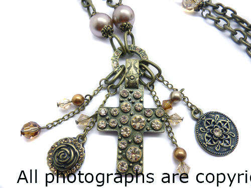 **R680** Diamante Cross Pendant Necklace