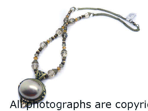 **R800** Genuine Swarovski and Pearl Pendant Necklace