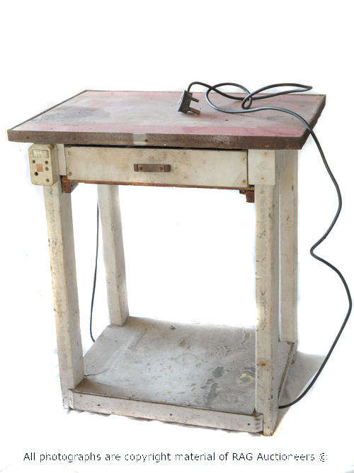 Small Work Bench With Plug