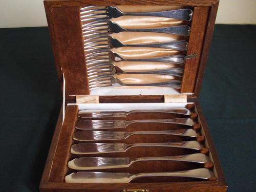 A STUNNING FIRTH STAYBRIGHT CHROME PLATED FISH KNIVE AND FORK SET## BOXED IN WOOD
