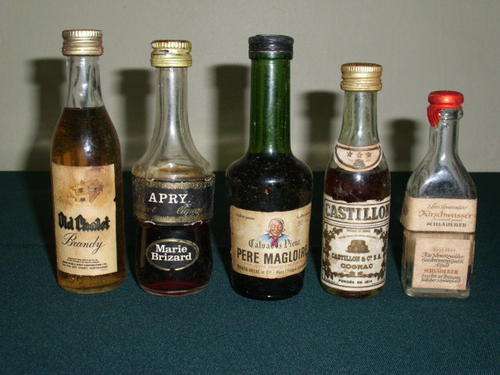 A LOT OF 5 SEALED ALCOHOLIC MINIATURES WITH ORIGINAL CONTENTS-POSTAGE IS R40