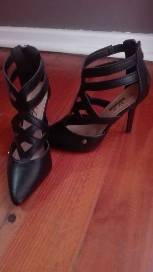 Zando Black Heels Size 5