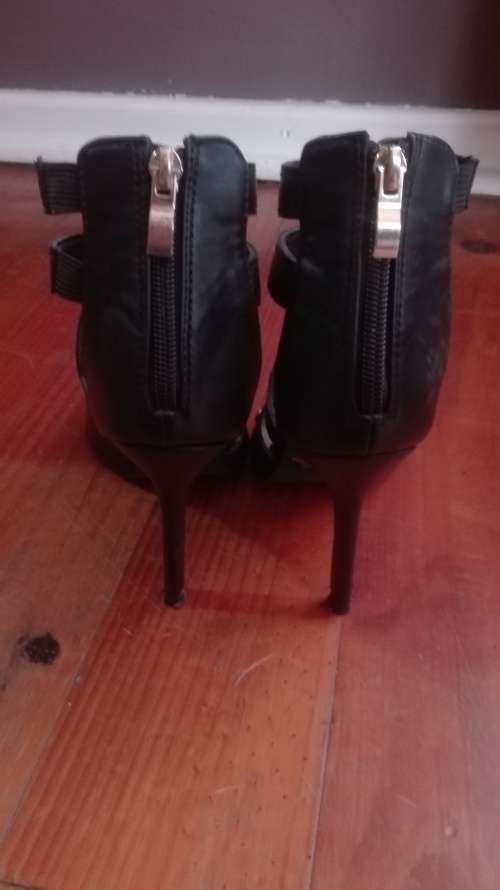 Zando Black Heels Size 5