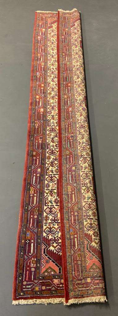 Fine Hand Woven Indo Carpet Taj Abad