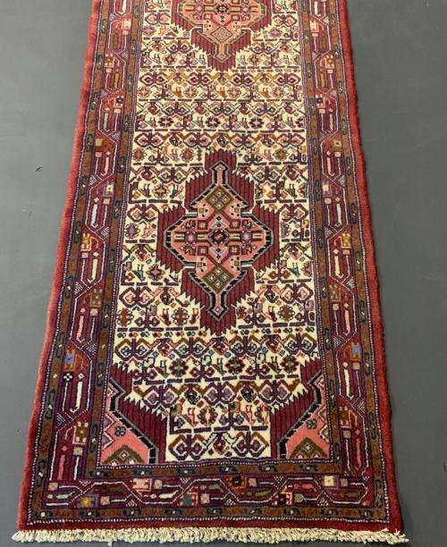 Fine Hand Woven Indo Carpet Taj Abad