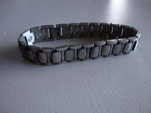 BRUSHED GUN METAL MAGNETIC BRACLET