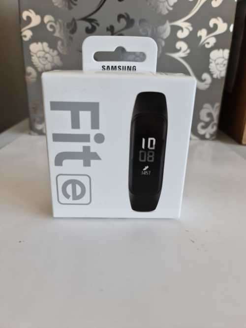 SAMSUNG GALAXY FIT E LONG BATTERY LIFE AUTO FITNESS WATER RESISTANT