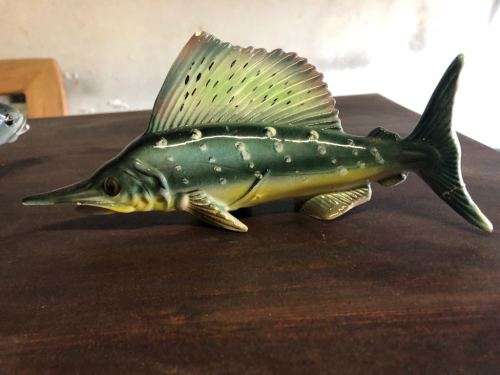 Pair of fish figurines