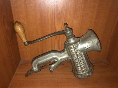 Vintage Husqvarna Reliance No 8 meat mincer: