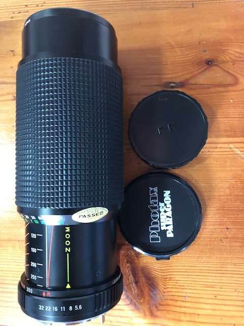Photax Super Paragon Auto Tele 75 - 300 mm Zoom lens in immaculate condition in leather holder