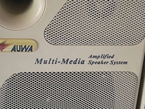 2 x Auwa Speakers:Still looks as well as new: Bid per item