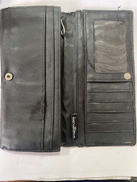 Beautiful leather Billabong purse and chequebook holder in great condition: Classy!!!