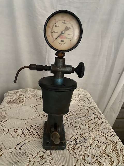 Wika Pressure Gauge: Good condition: Collectible and still measured in LBS!!!!