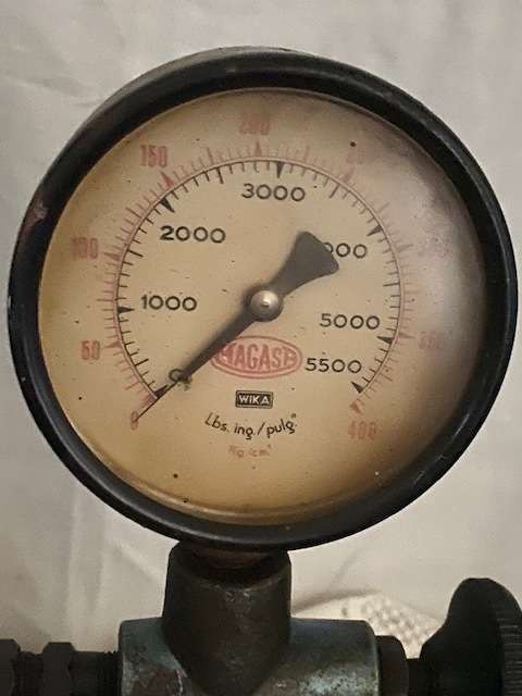 Wika Pressure Gauge: Good condition: Collectible and still measured in LBS!!!!