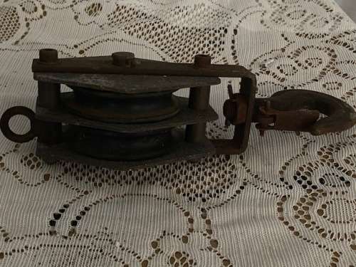Large Pulley with attachment:Good condition