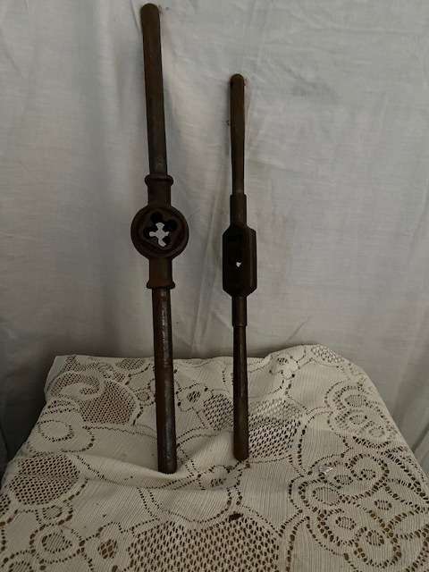2 x Old Vintage collectible thread cutters