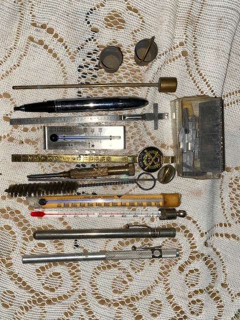 Job Lot: Various Thermometers, Pins, etc: Valuable items