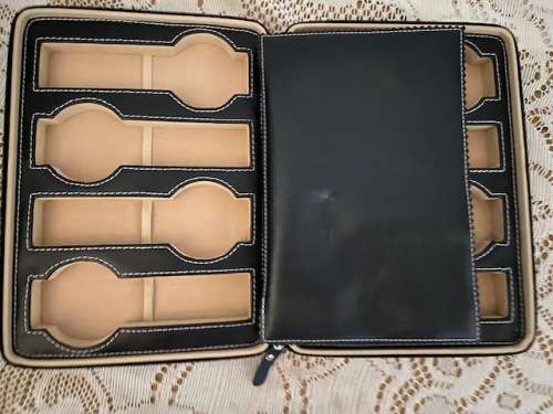 Lovely box with zip and inner compartments in excellent condition