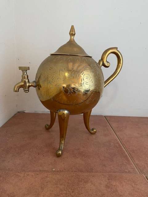 Beautiful Samovar: Heavy and solid brass beauty!!!