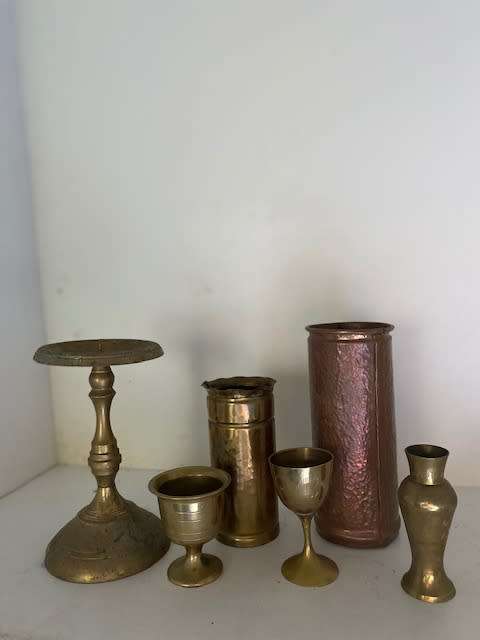 Lovely collectible brass lot incl vase, candle holder ect