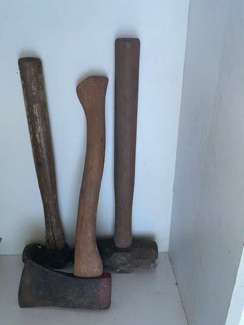 2x Heavy Hammers and Axe