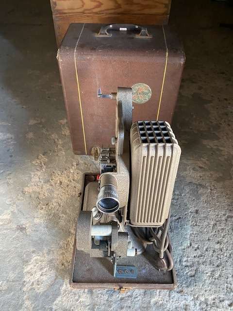 Vintage Keystone projector in original case and in excellent condition