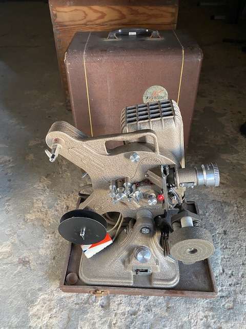 Vintage Keystone projector in original case and in excellent condition