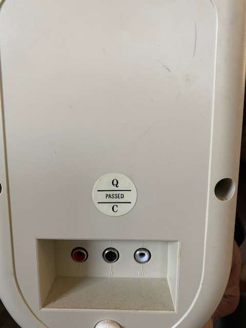 2 x Auwa Speakers:Still looks as well as new: Bid per item