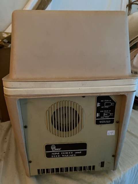 AMS MINI CAR FRIDGE AND WARMER: GREAT ITEM