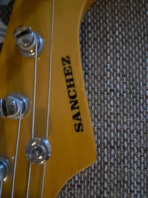 Brand new SANCHEZ ELECTRIC GUITAR: Big bargain