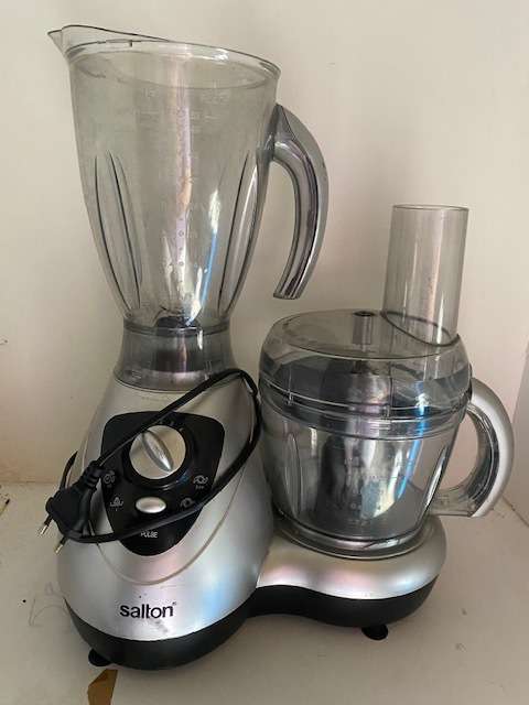 Lovely Salton food processor in  top condition