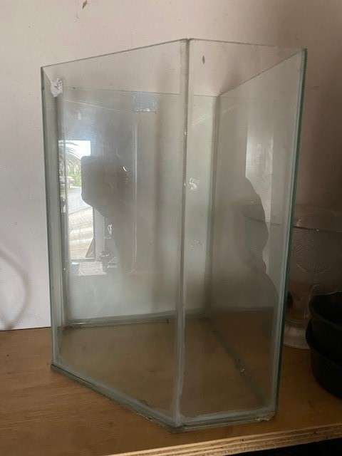 Lovely glass fish tank in good condition: