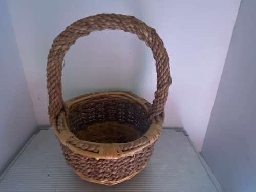 Gorgeous Wicker basket in very good condition
