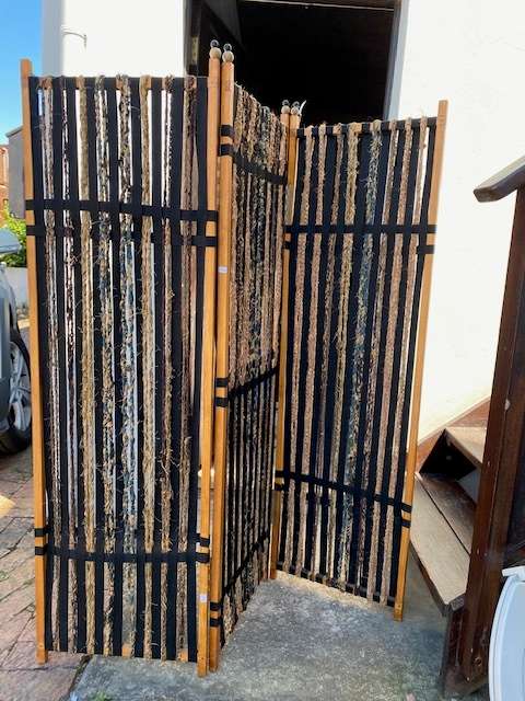 Beautiful Room divider/screen: New and in good condition: SALE!!!! BARGAIN