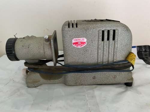 Vintage Romanslide Projector: Not sure whether it is in working condition