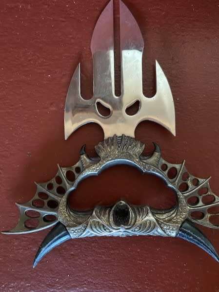 Collectible steel push: Lcvely Ornate item and 265 mm wide and 285 mm in height.