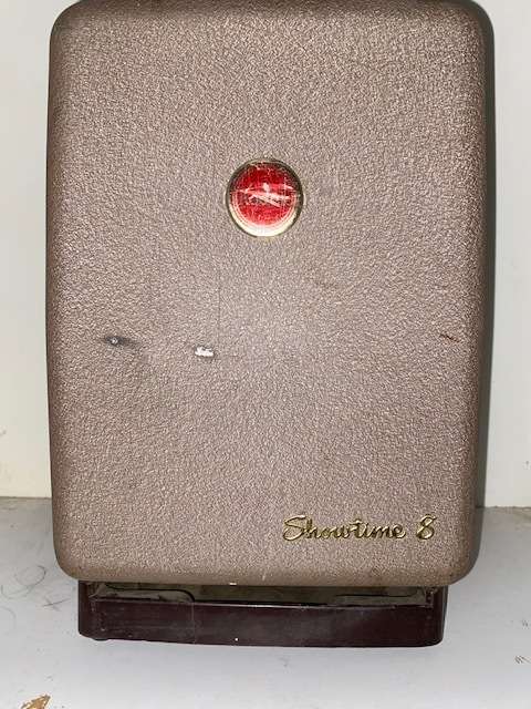 Good quality Vintage Kodak Projector in case: 100% Original and in good condition